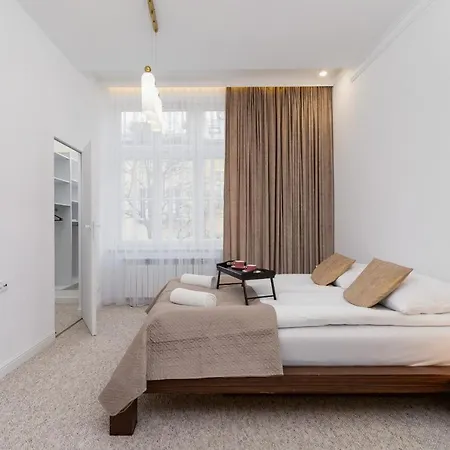 Premium Class Krakusa By Renters *